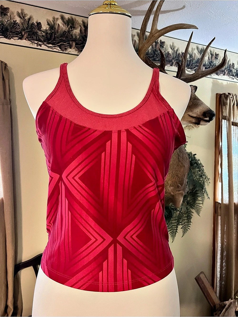Nike Women'Small Geometric Athletic Tank in Red